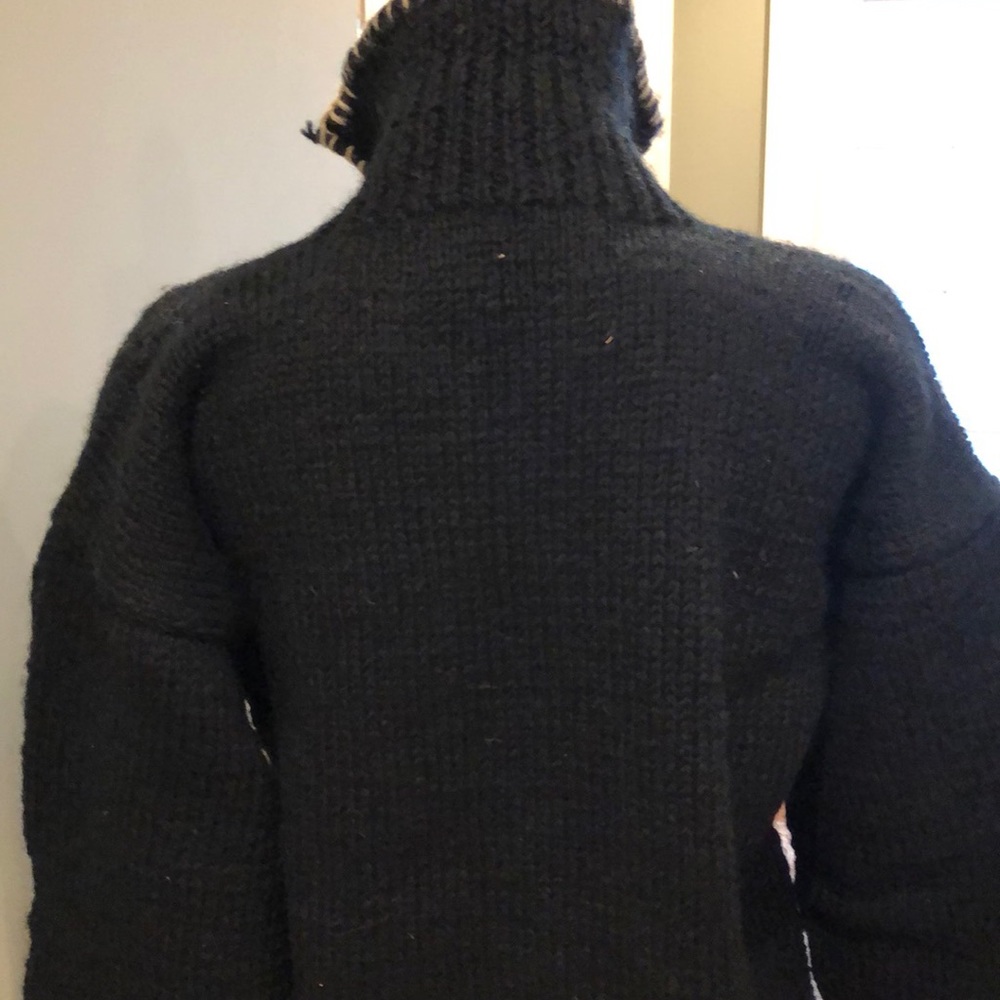 Sweater - Picture 5 of 6